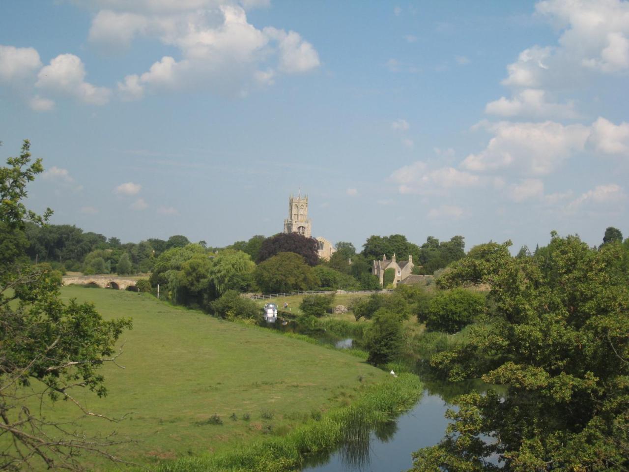 Castle Farm Guest House Peterborough Exterior foto